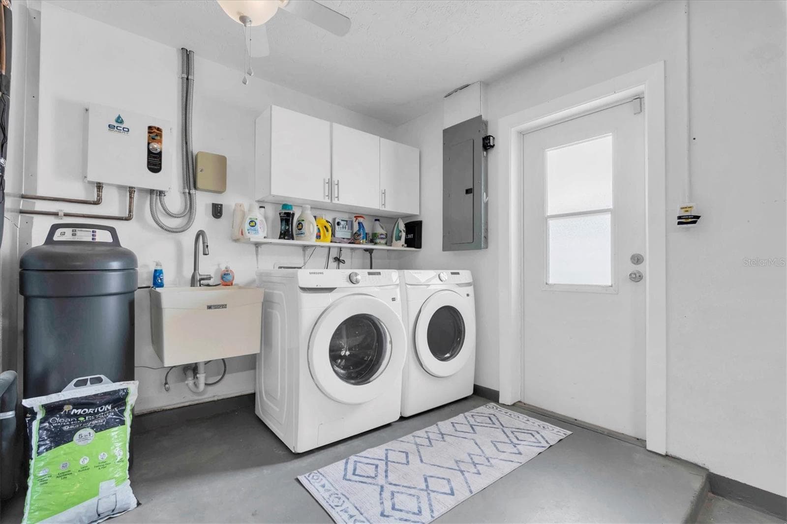 Laundry area inside garage - 4200 46TH AVE S, ST PETERSBURG