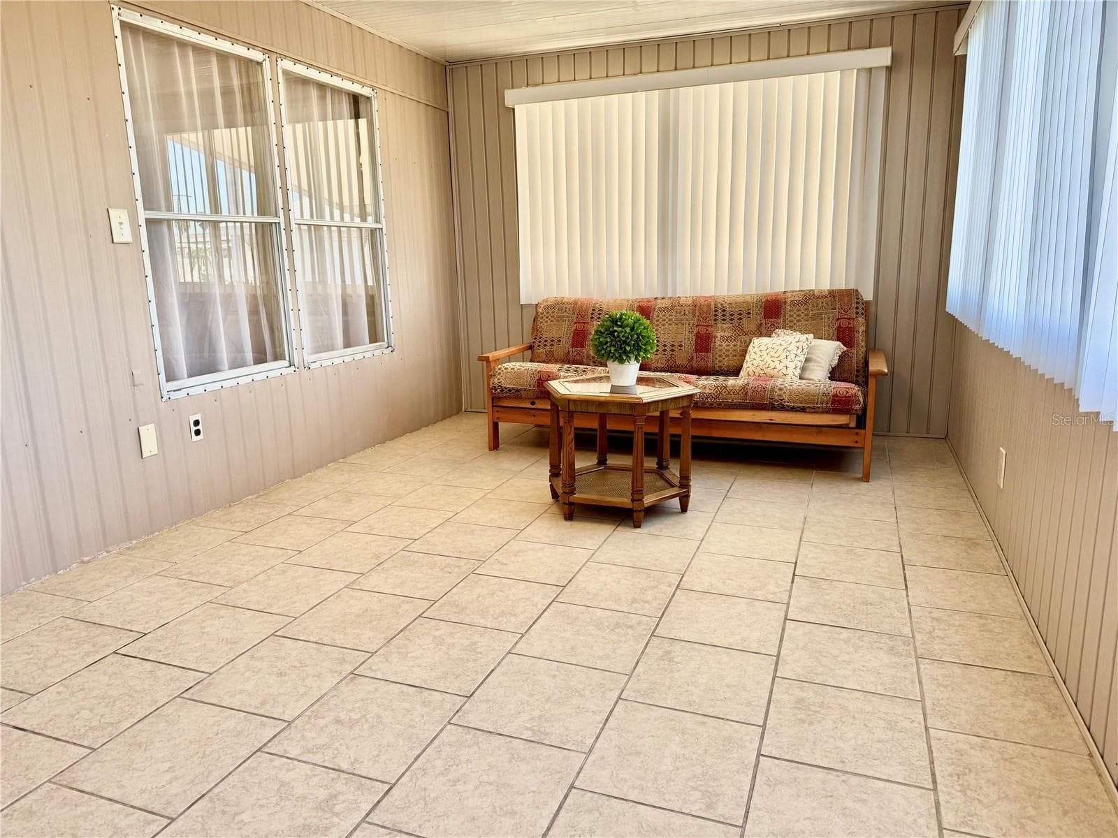 Front enclosed porch. - 340 PEACE MNR, PALMETTO