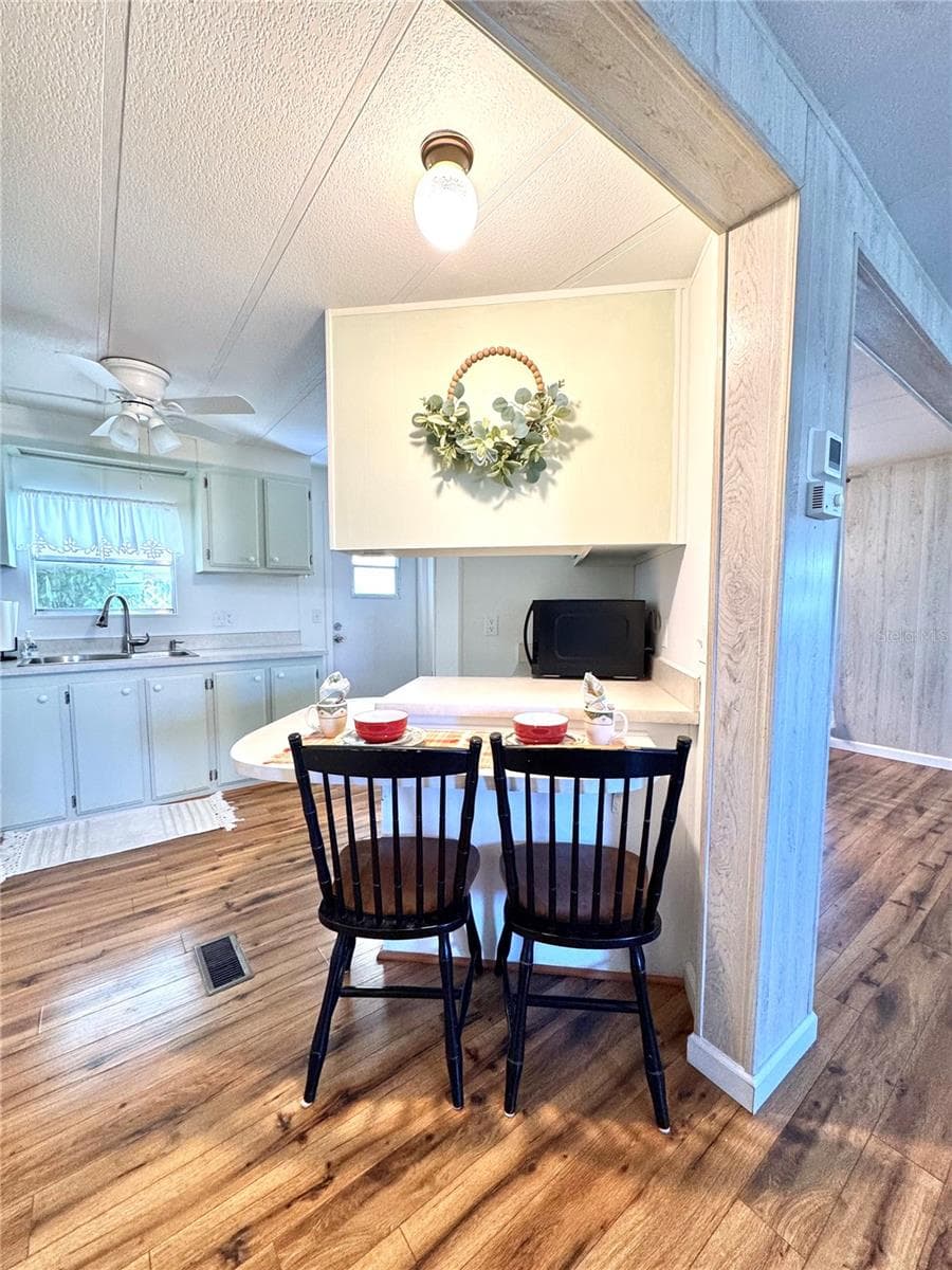 Breakfast bar. - 340 PEACE MNR, PALMETTO