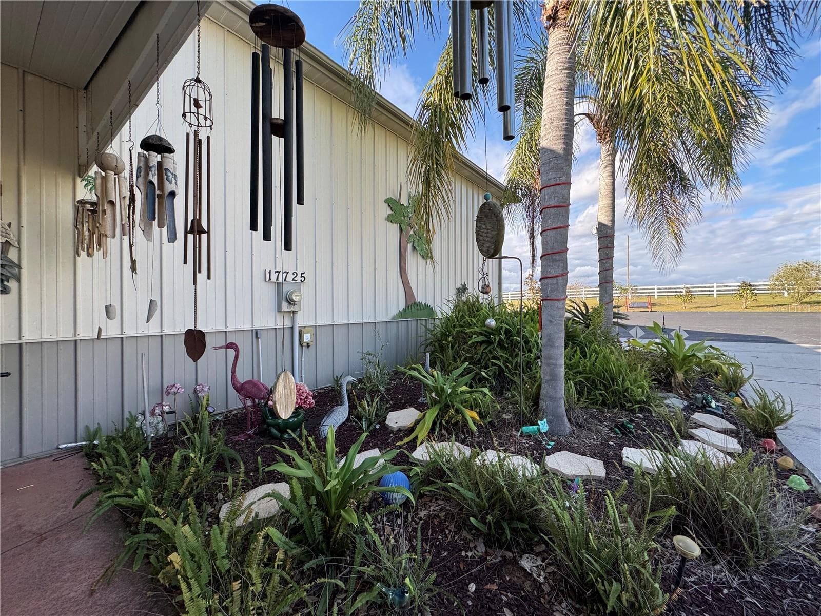 mature landscaping - 17725 POWERLINE RD, DADE CITY