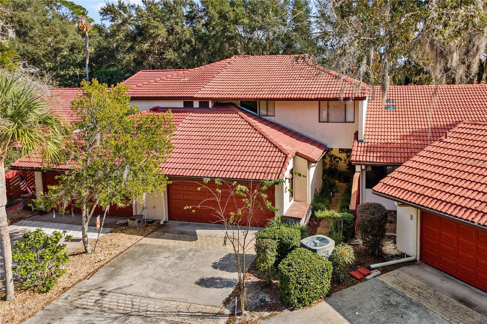 402 CLUSTERWOOD DR