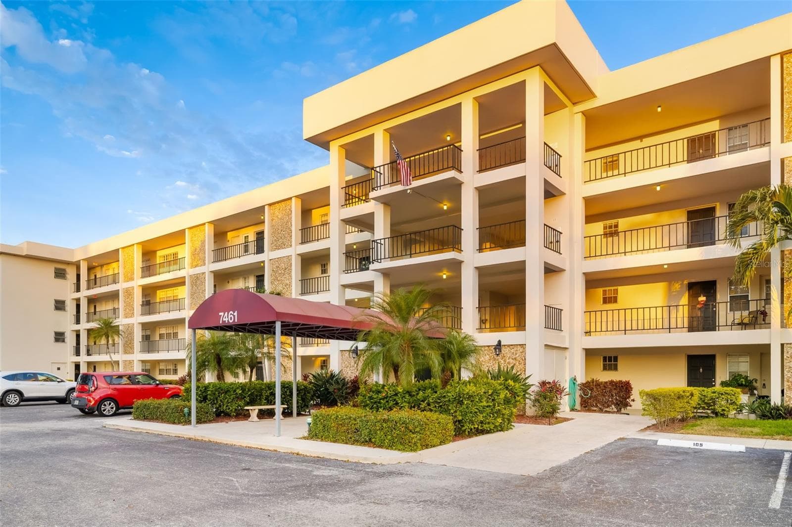 7461 W COUNTRY CLUB DR #404