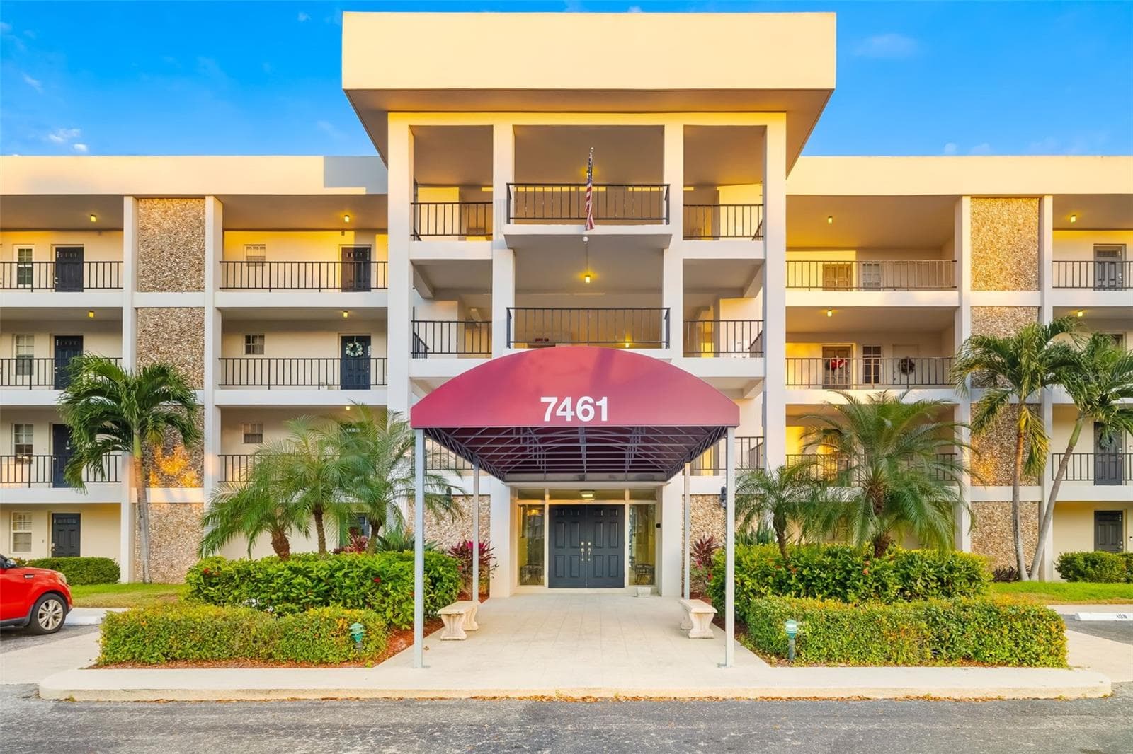 Condominium at 7461 W COUNTRY CLUB DR #404, SARASOTA, photo 2 of 48