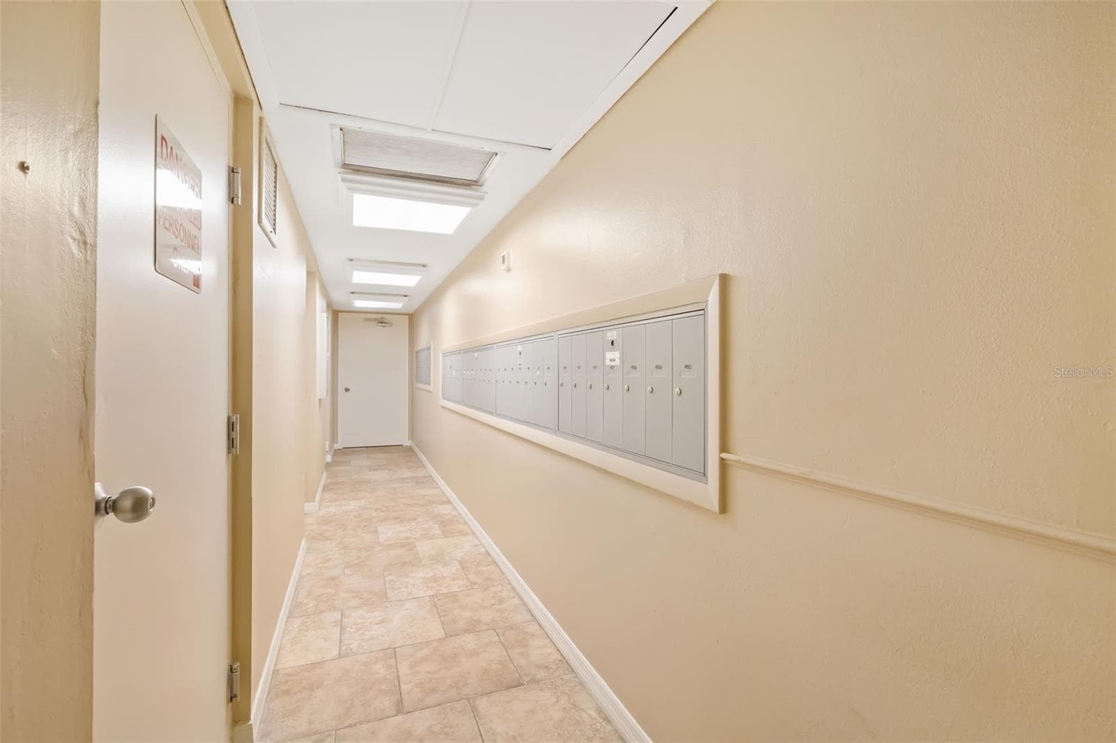 Condominium at 7461 W COUNTRY CLUB DR #404, SARASOTA, photo 5 of 48