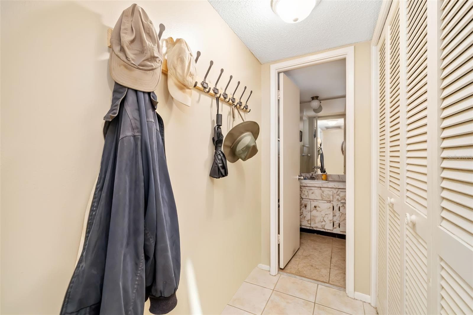 Condominium at 7461 W COUNTRY CLUB DR #404, SARASOTA, photo 11 of 48