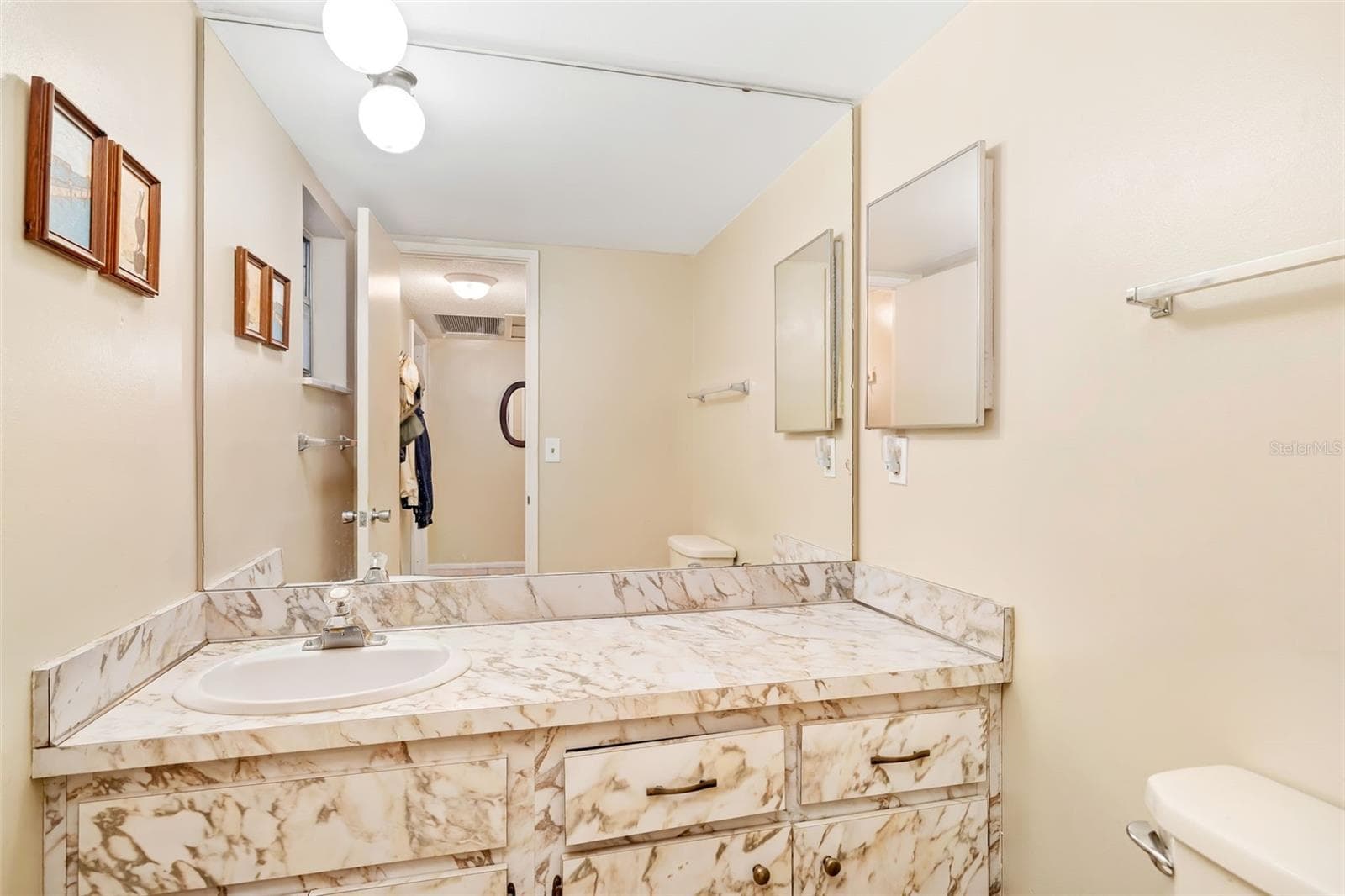 Condominium at 7461 W COUNTRY CLUB DR #404, SARASOTA, photo 12 of 48