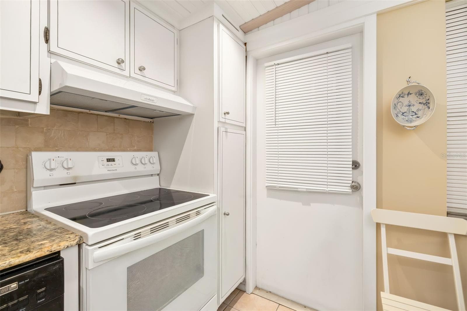 Condominium at 7461 W COUNTRY CLUB DR #404, SARASOTA, photo 14 of 48