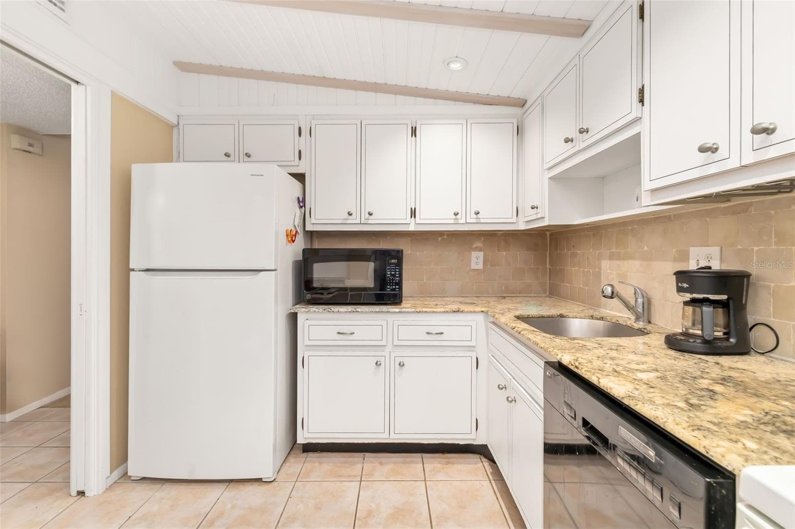 Condominium at 7461 W COUNTRY CLUB DR #404, SARASOTA, photo 16 of 48