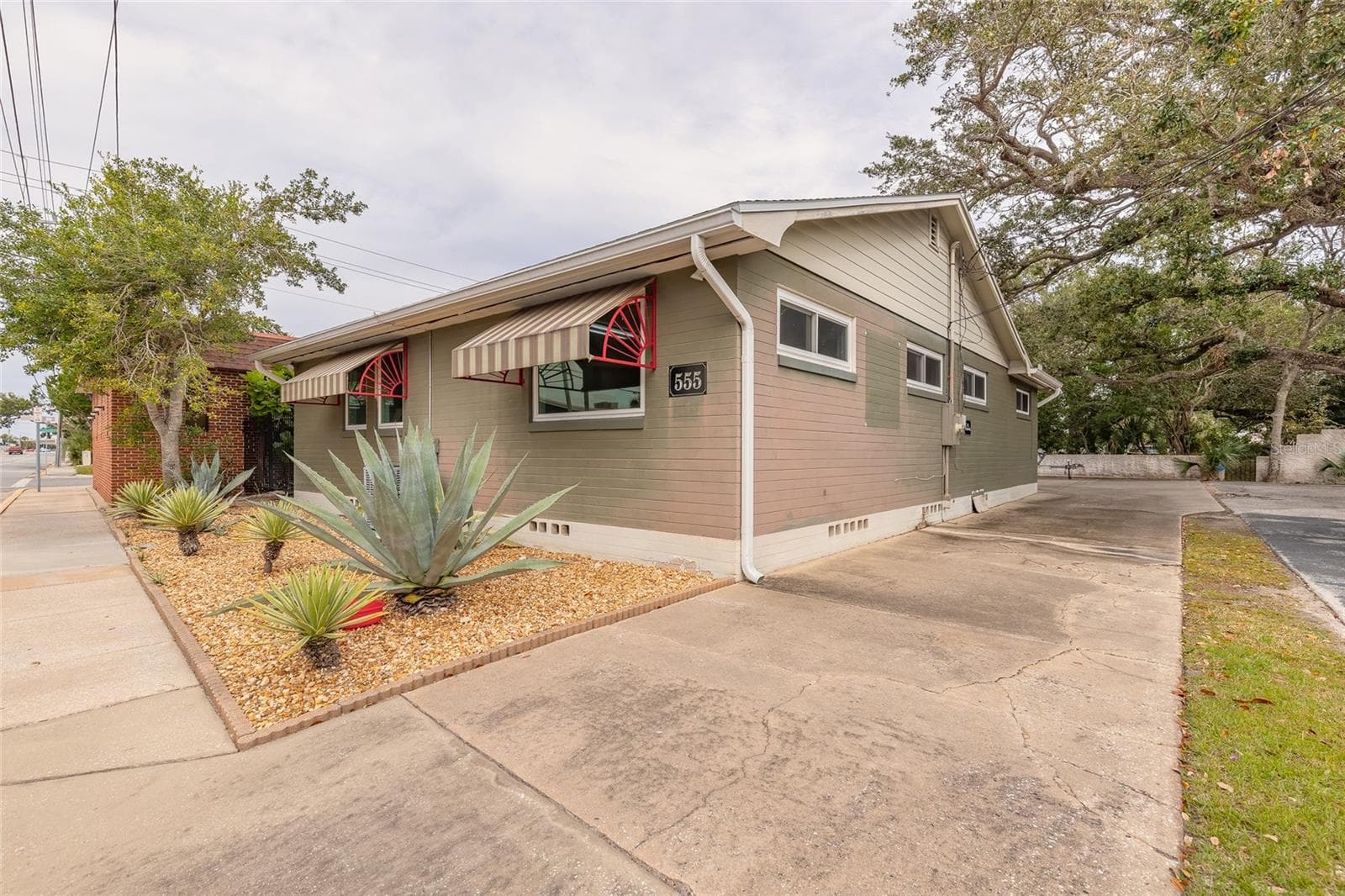 555 BALLOUGH RD