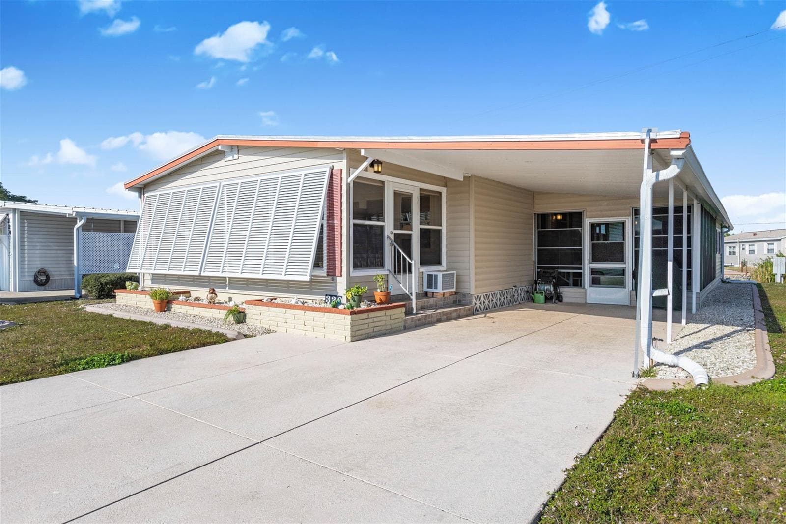 Manufactured Home at 320 LA COSTA, NORTH PORT, photo 4 of 75