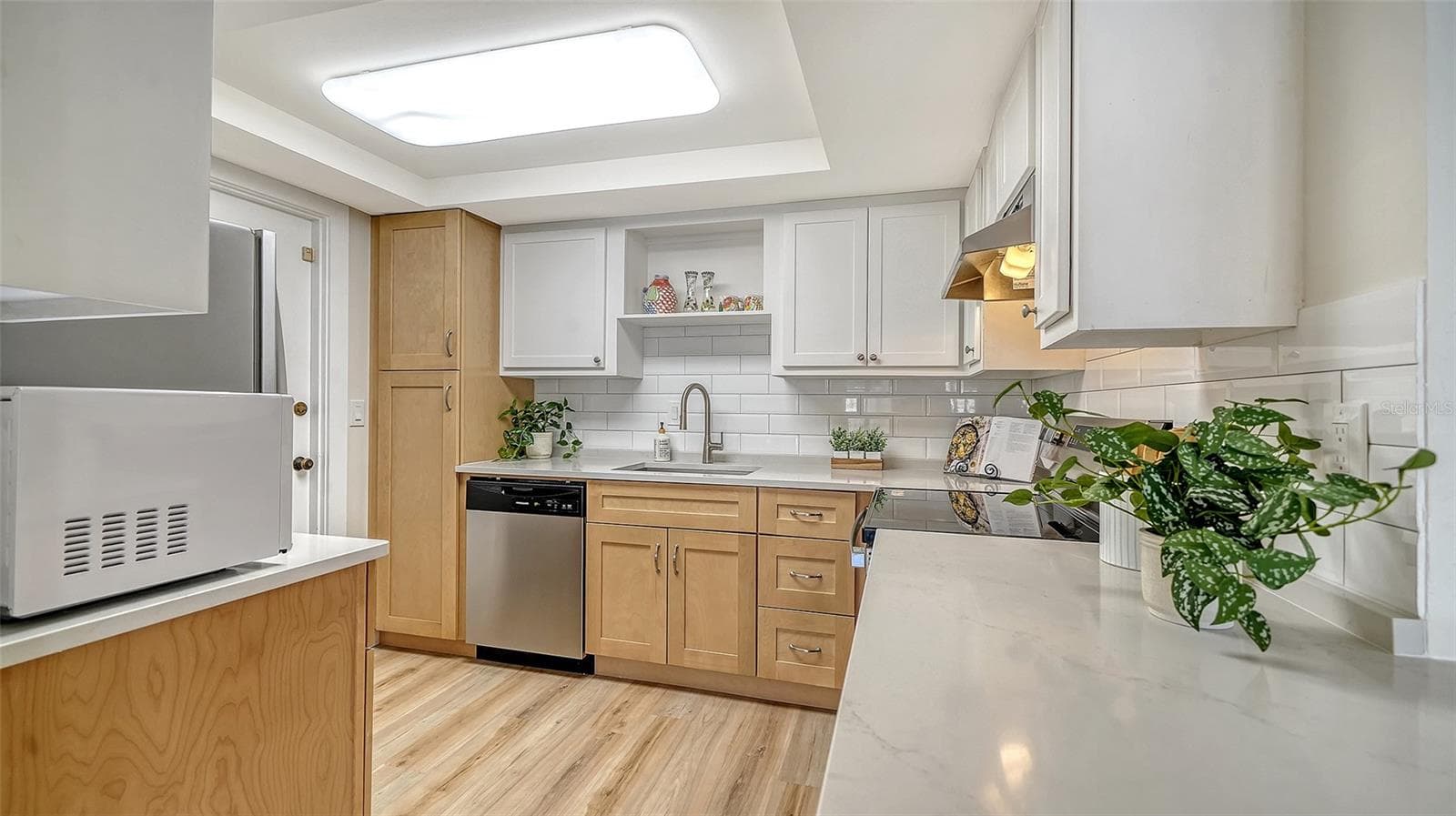 Kitchen with granite counters & new GE & Whirlpool stainless applances. - 101 WHISPERING SANDS DR #107, SARASOTA