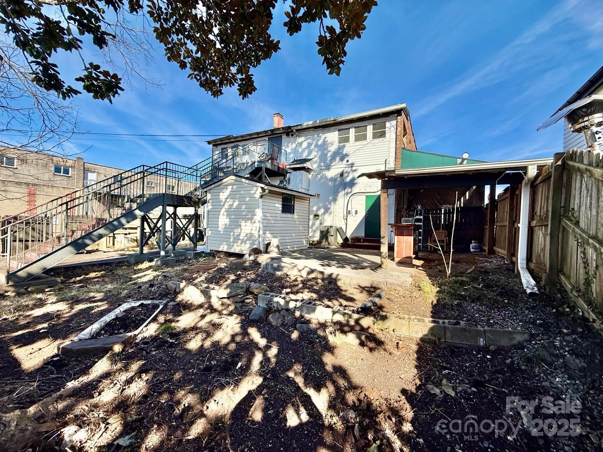 Privat Courtyard and Storage Shed - Brevard