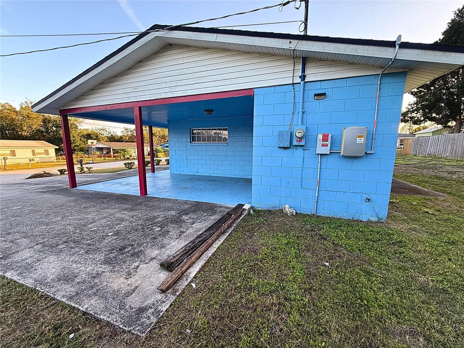 Driveway and Utilities - 926 EVERETT ST, LAKE ALFRED