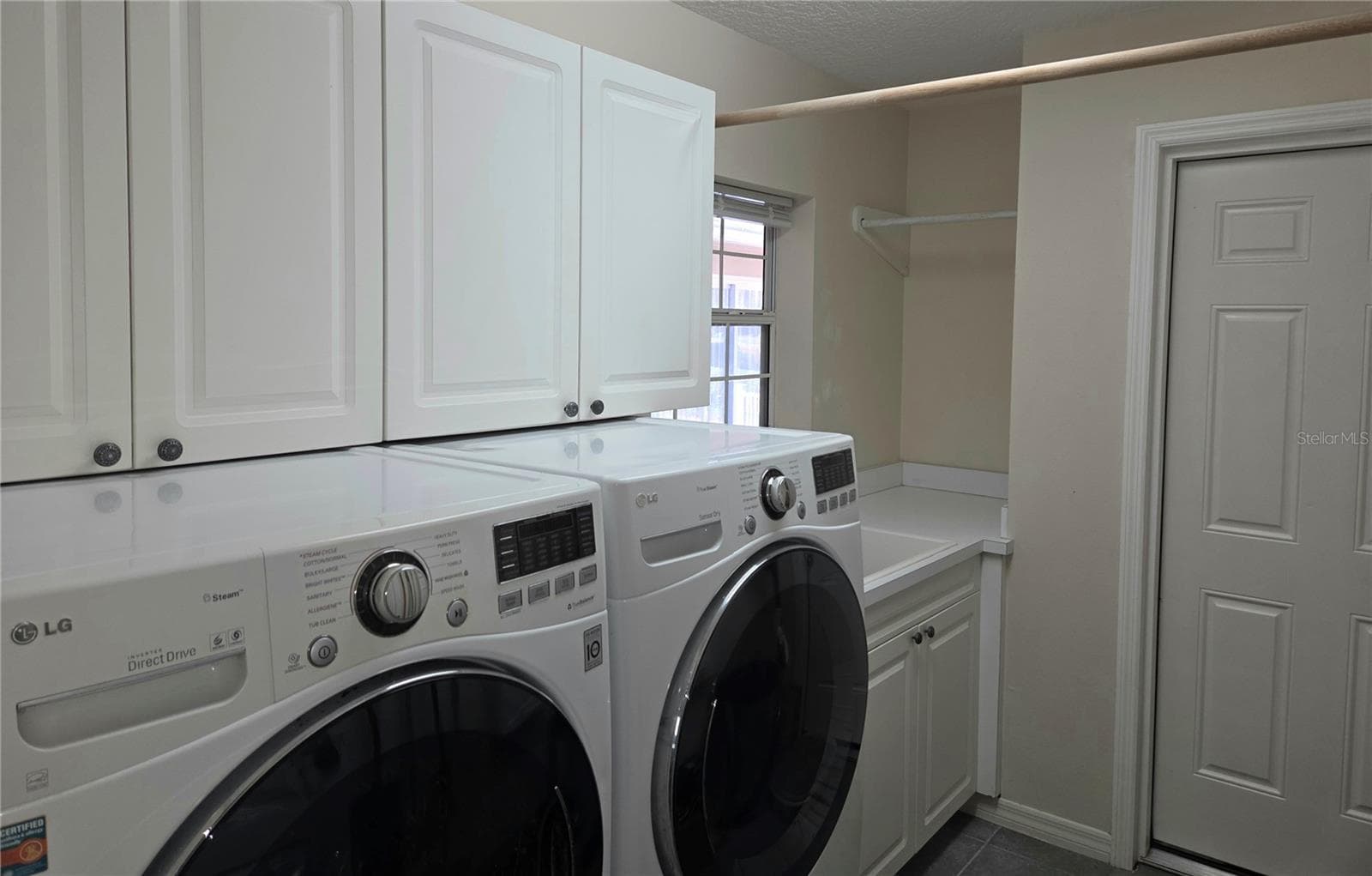 Laundry Room Connecting to Garage - 34041 HIGHLAND RD, LEESBURG