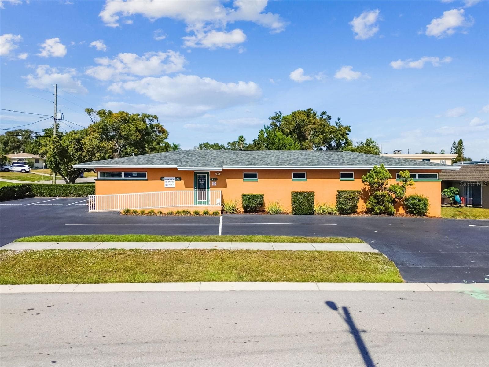 321 S LINCOLN AVE