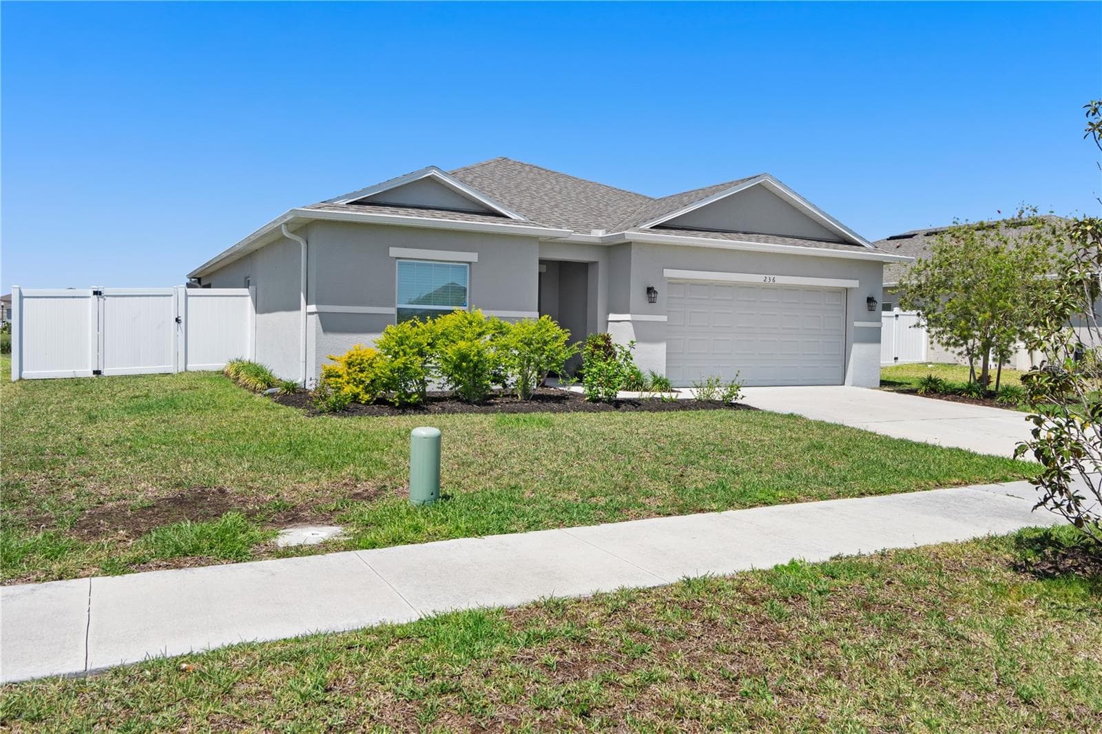 Single Family Residence at 236 AQUAMARINE LN, KISSIMMEE, photo 3 of 31