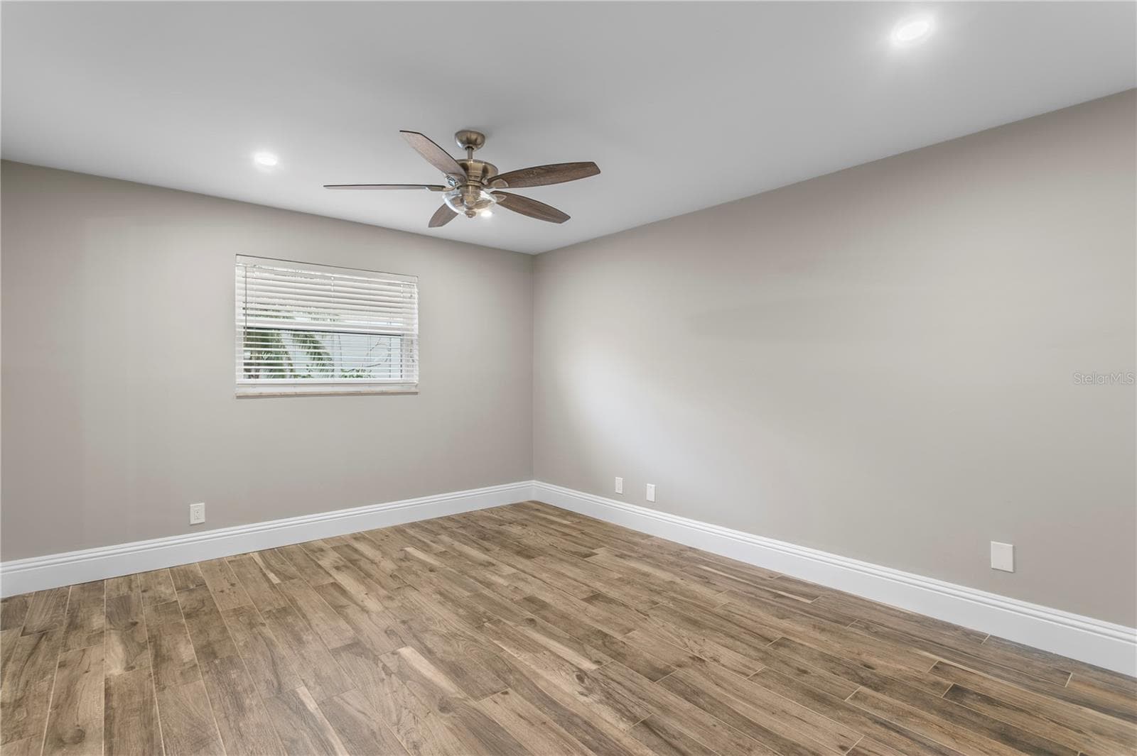 Single Family Residence at 1320 52ND AVE NE, ST PETERSBURG, photo 31 of 92