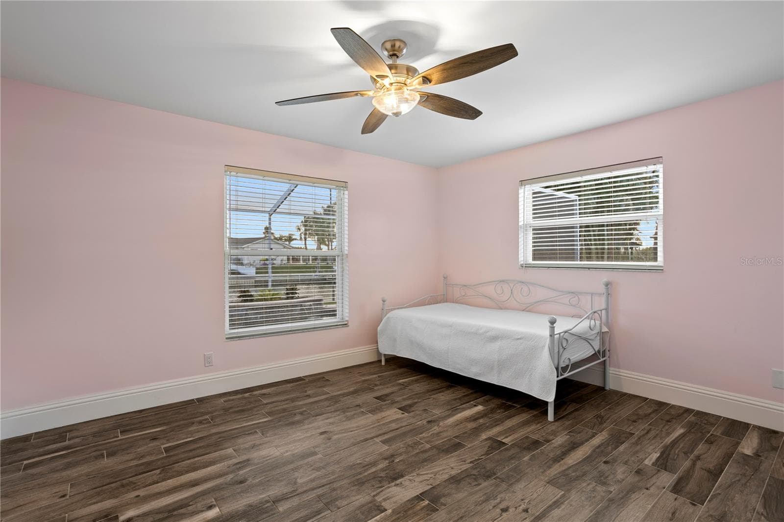 Single Family Residence at 1320 52ND AVE NE, ST PETERSBURG, photo 37 of 92