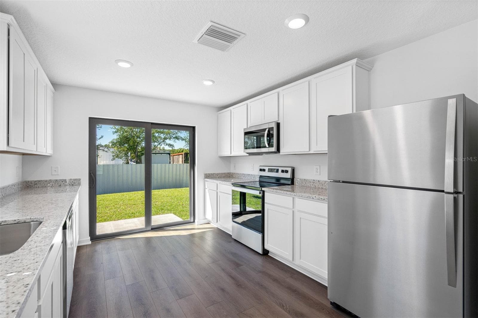 Single Family Residence at 537 BLACKTHORN DR, LAKELAND, photo 4 of 11