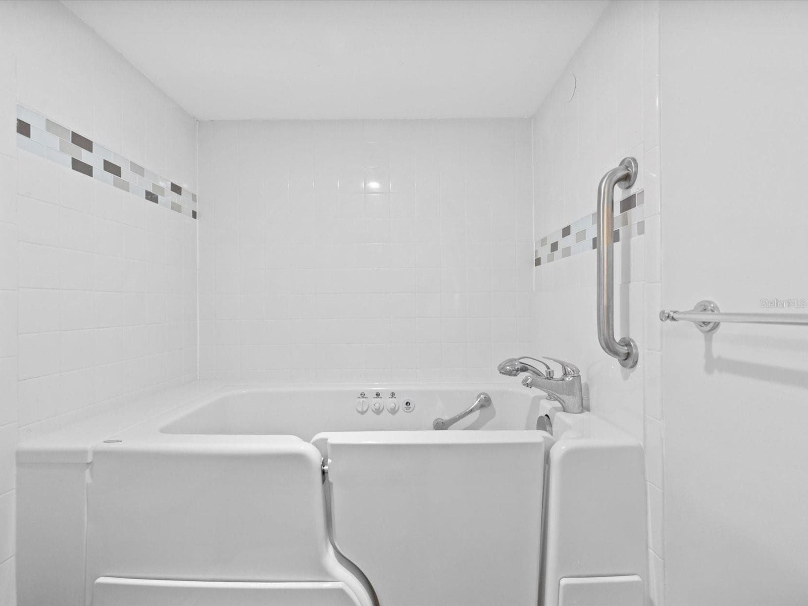 Condominium at 2737 ENTERPRISE RD E #111, CLEARWATER, photo 11 of 28