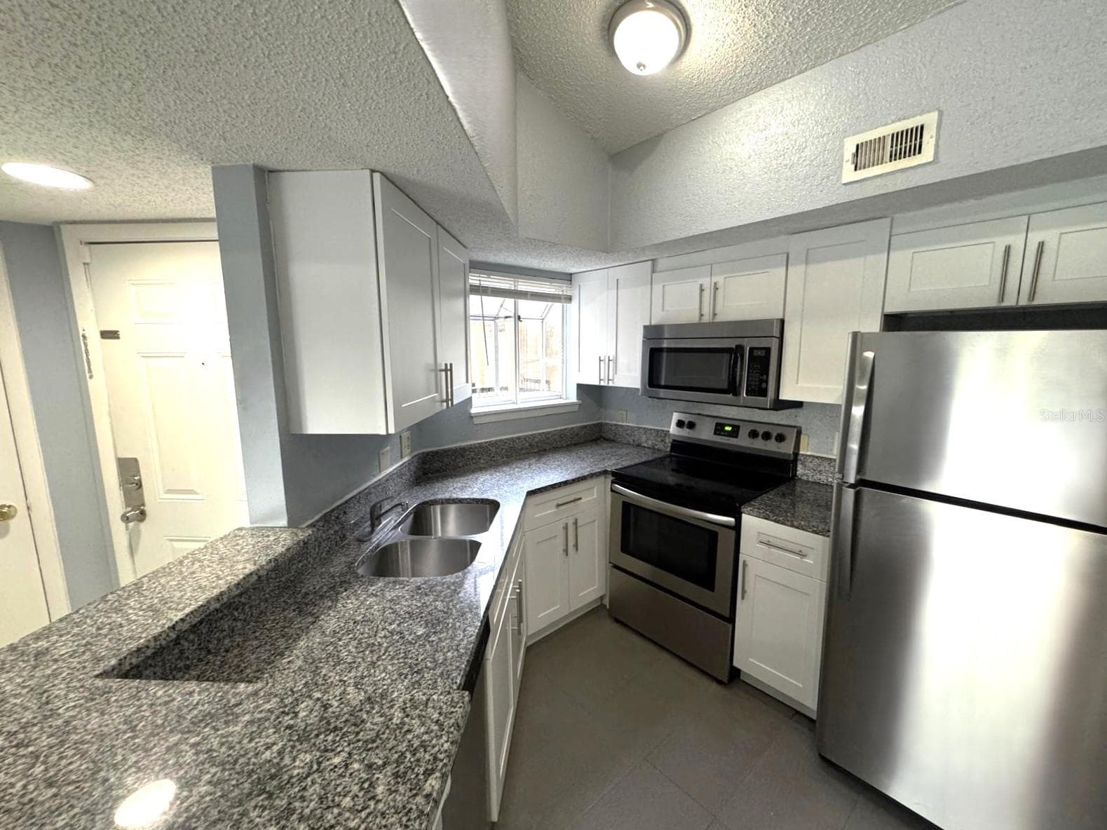 Condominium at 1924 LAKE ATRIUMS CIR #56, ORLANDO, photo 2 of 20