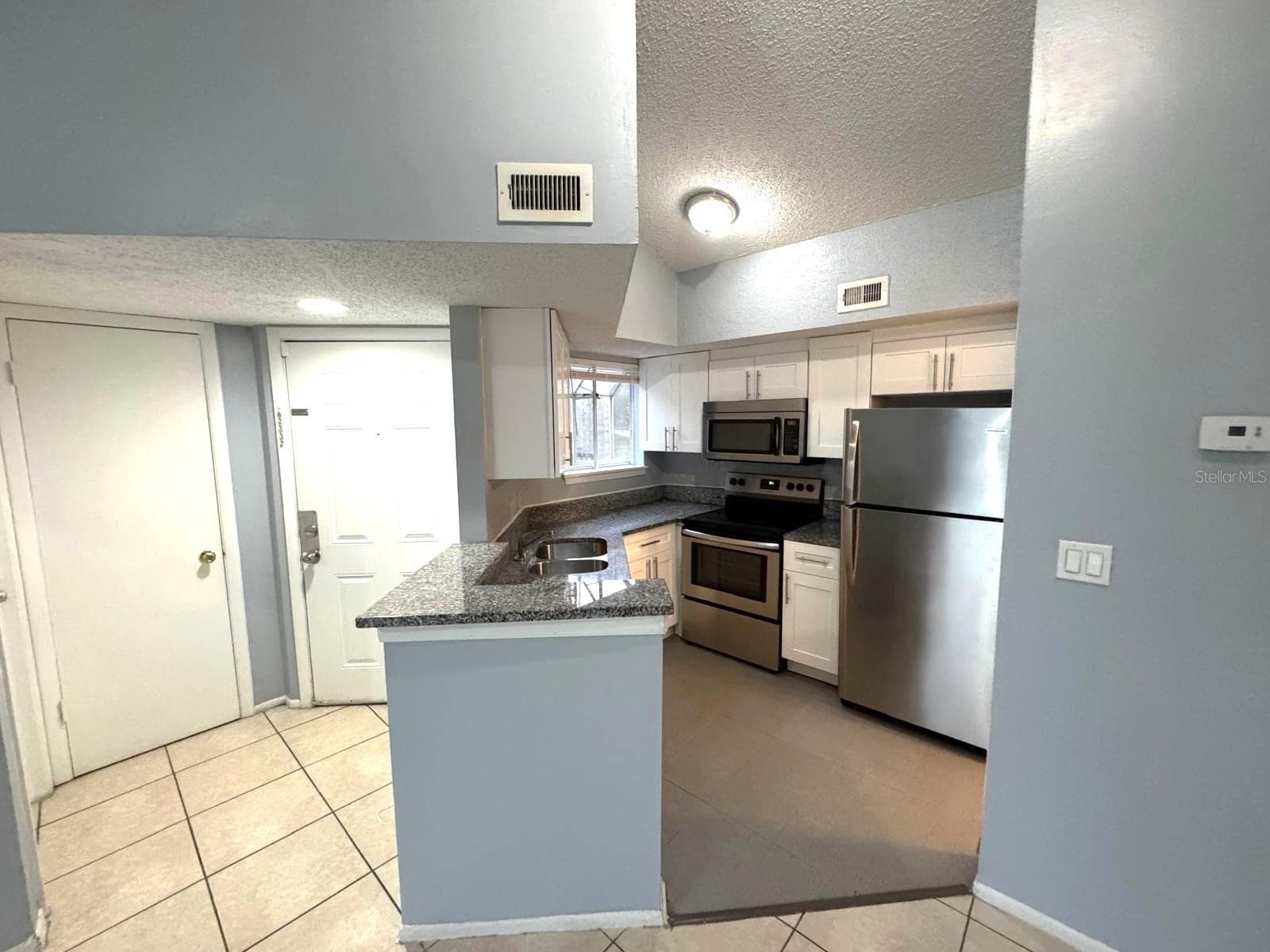 Condominium at 1924 LAKE ATRIUMS CIR #56, ORLANDO, photo 3 of 20