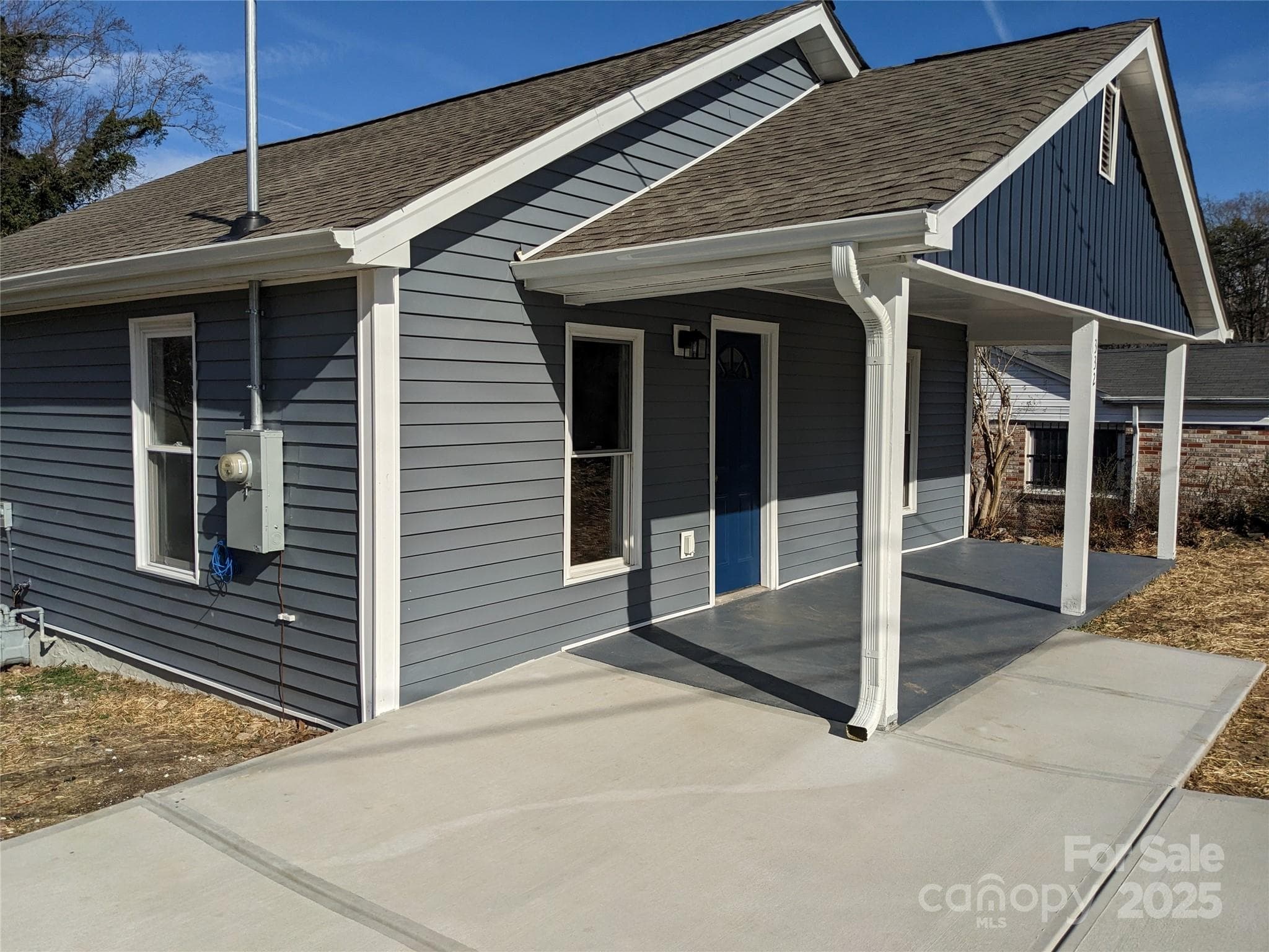Single Family Residence at Lenoir, photo 2 of 15