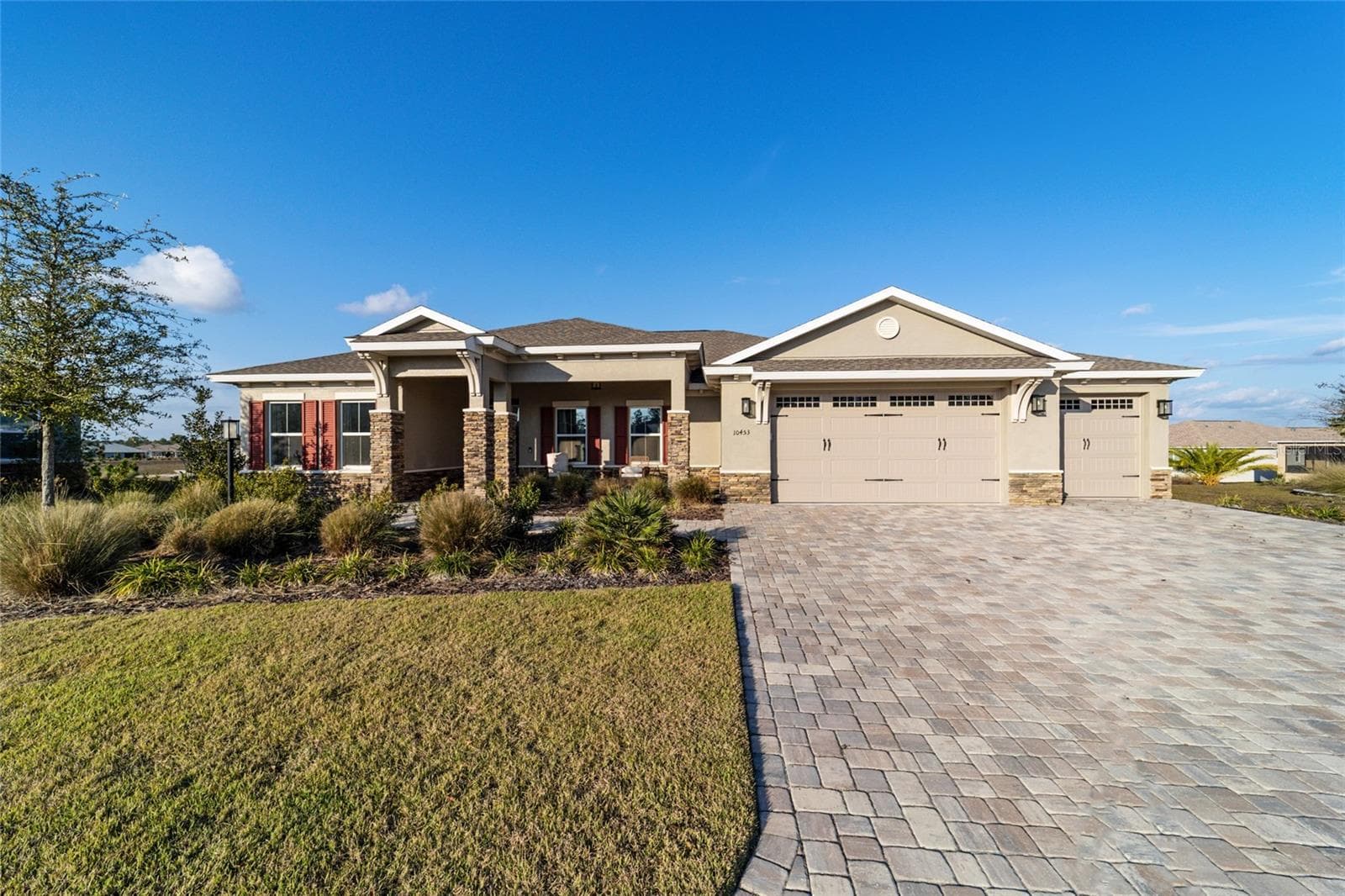 Stone accented facade - 10453 SW 99TH LN, OCALA