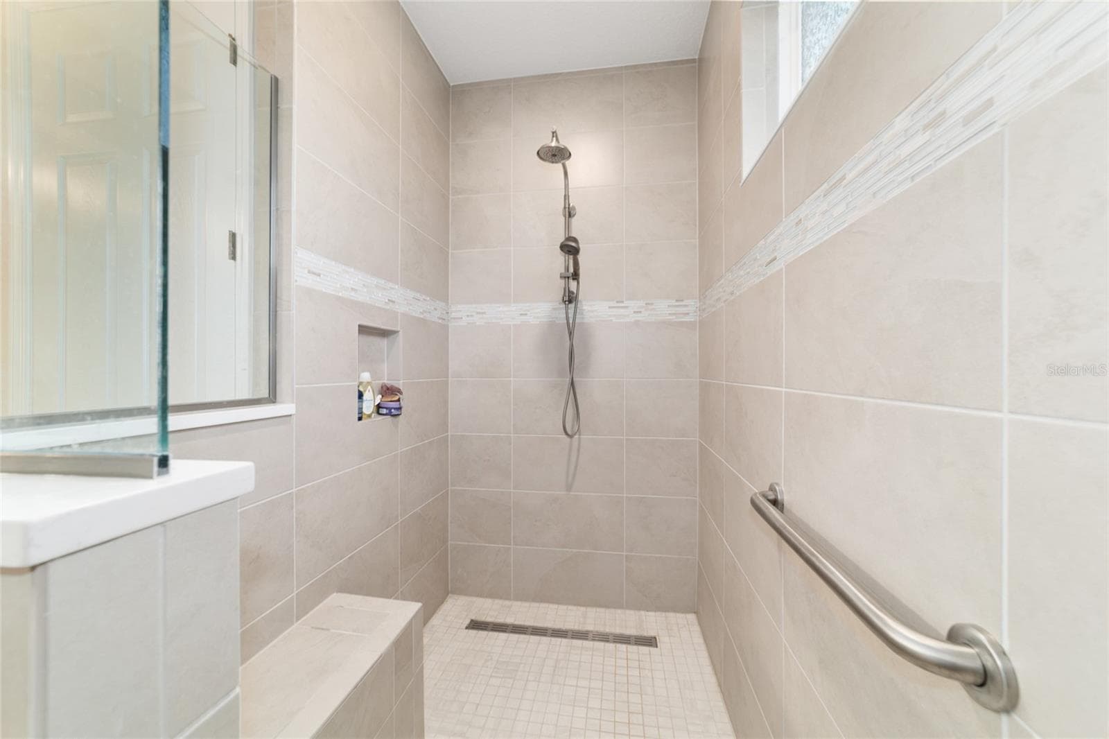 Floor to Ceiling tiled shower - 10453 SW 99TH LN, OCALA