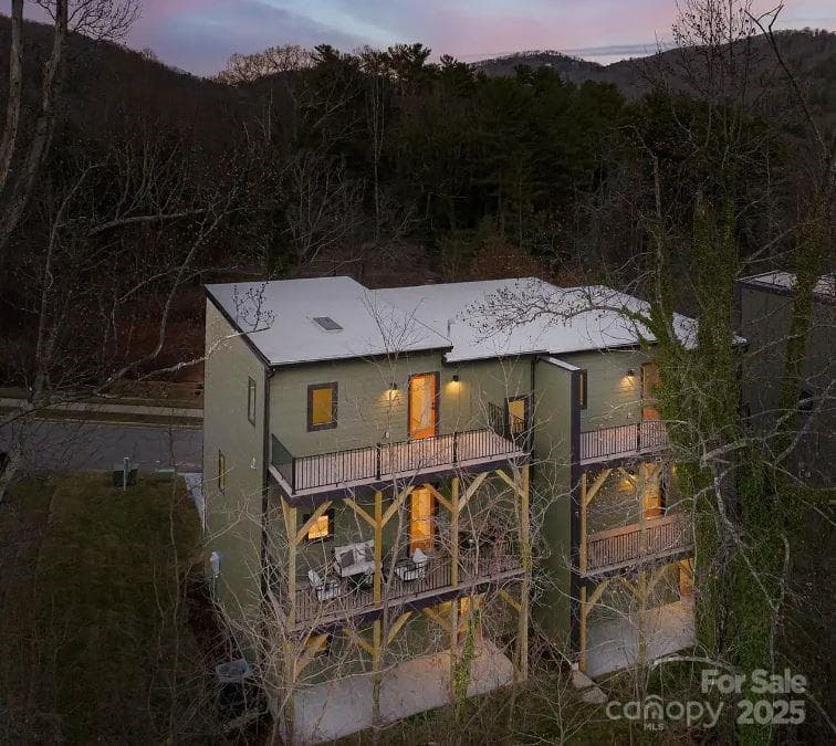 Townhouse at 17 Macallan Lane, Asheville, photo 17 of 30