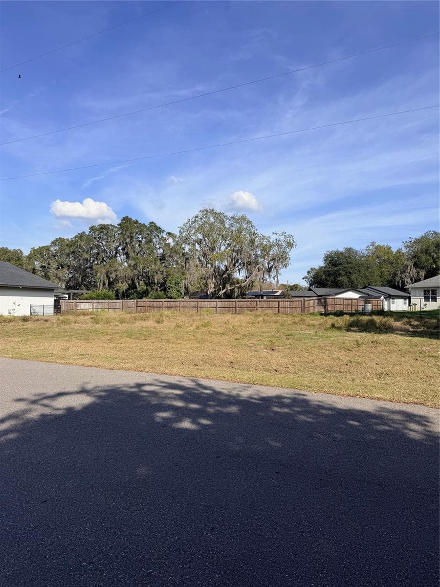 1707 TWIN LAKE DR