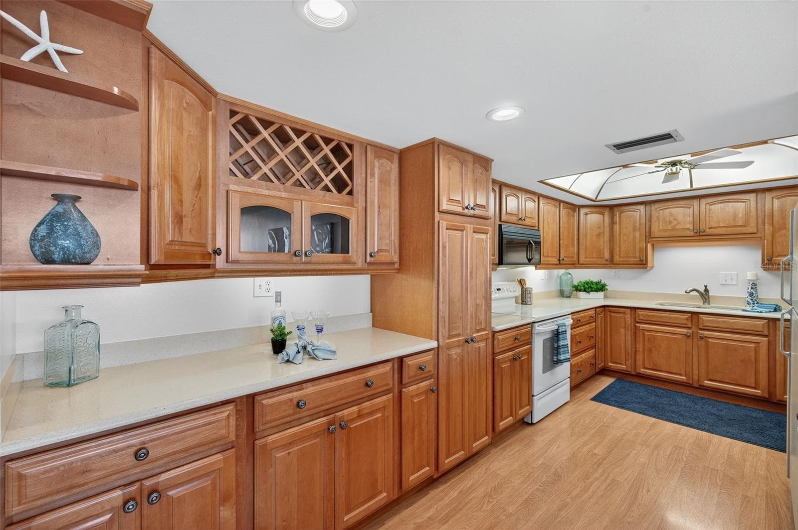 Condominium at 7600 BAYSHORE DR #902, TREASURE ISLAND, photo 16 of 52