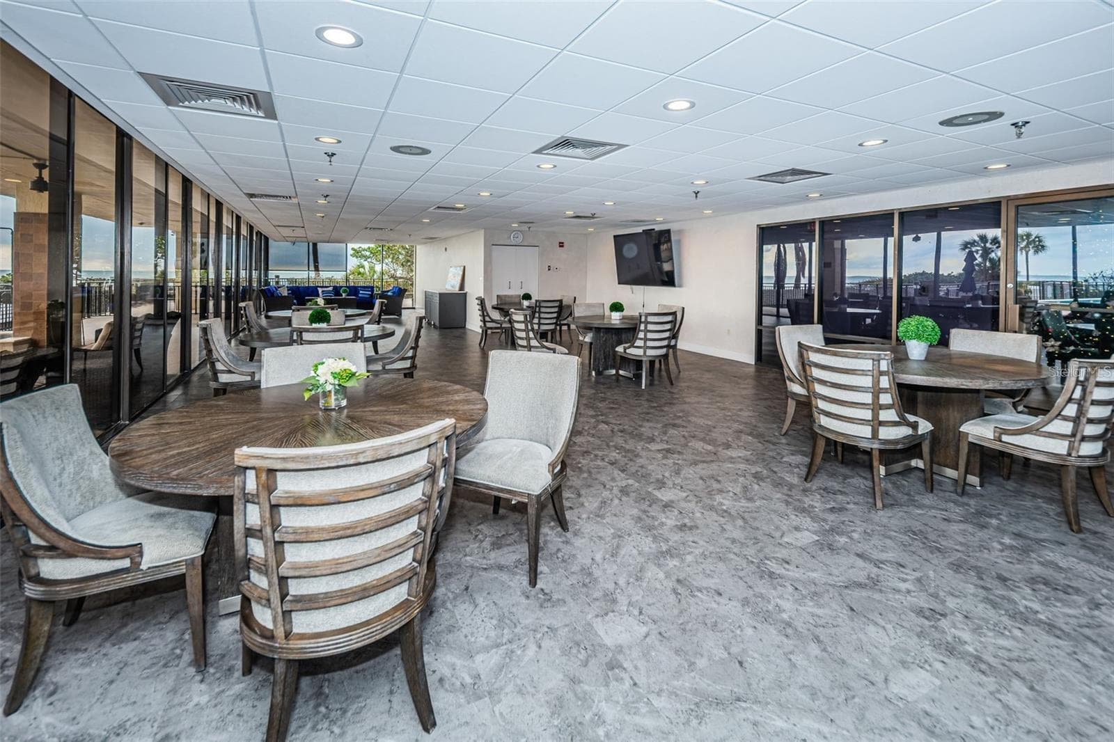 Social room - 7600 BAYSHORE DR #902, TREASURE ISLAND