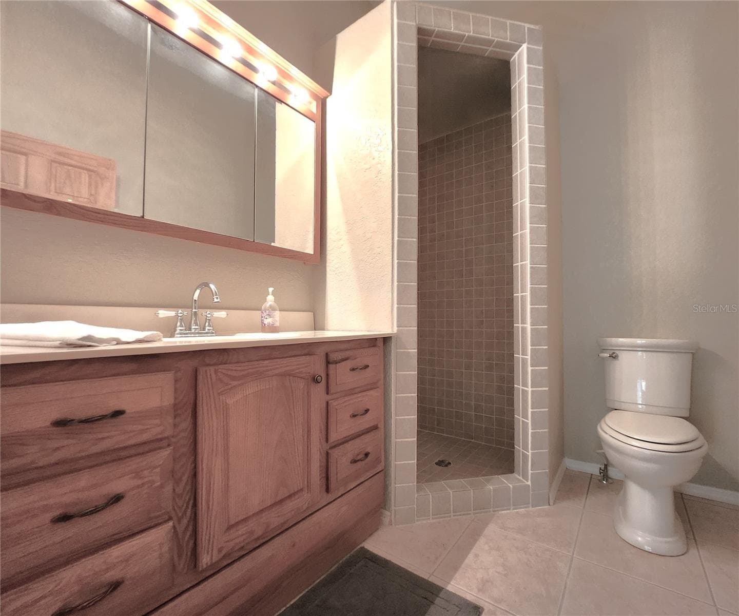 Guest En Suite Bathroom 2 - 102 17TH ST NE, BRADENTON