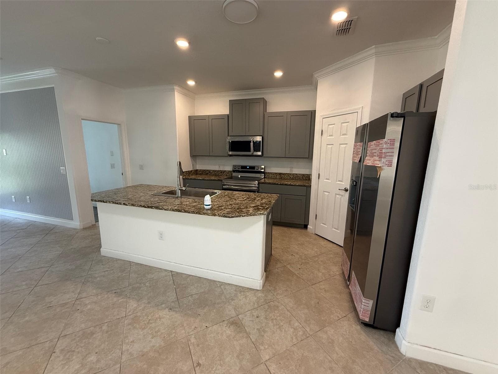 Single Family Residence at 950 TERRA VISTA ST, BRANDON, photo 4 of 17