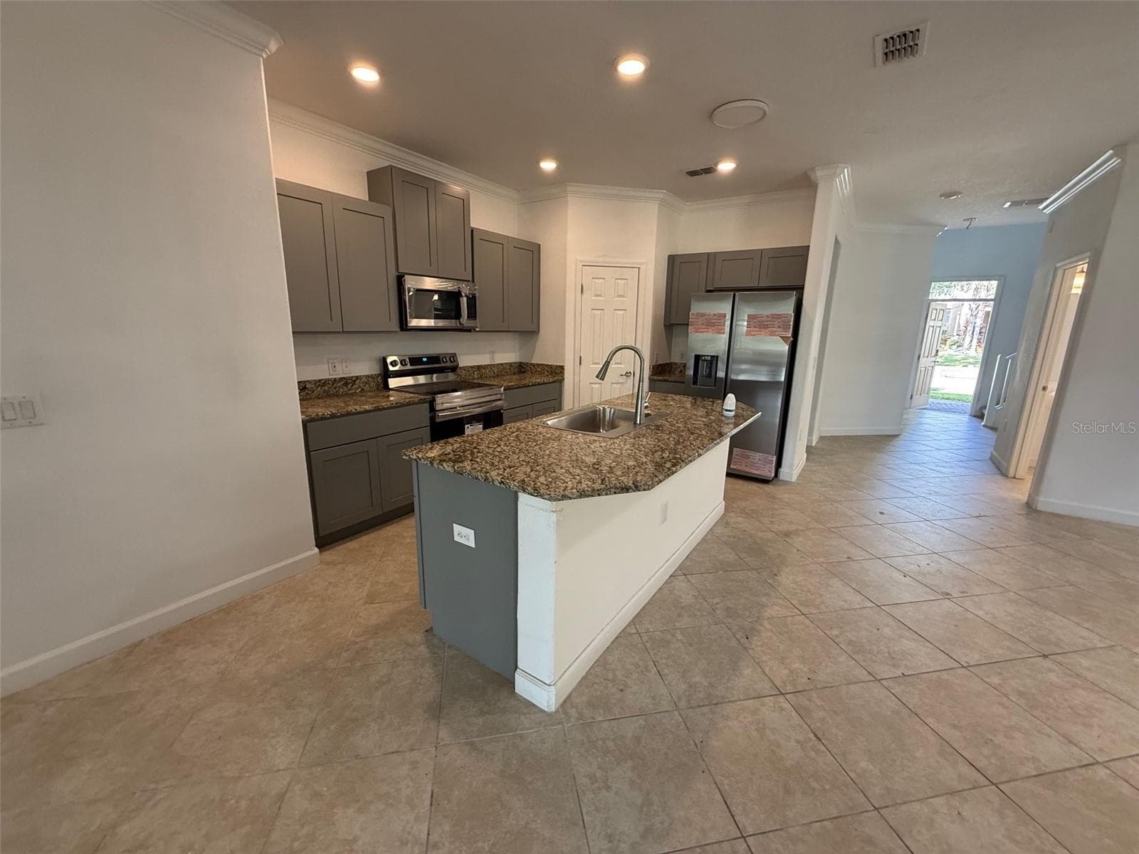 Single Family Residence at 950 TERRA VISTA ST, BRANDON, photo 5 of 17