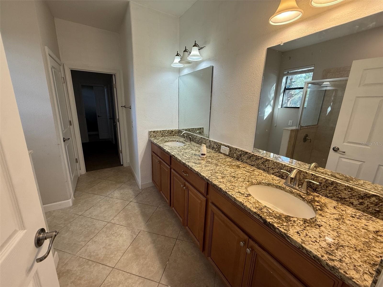 Single Family Residence at 950 TERRA VISTA ST, BRANDON, photo 7 of 17