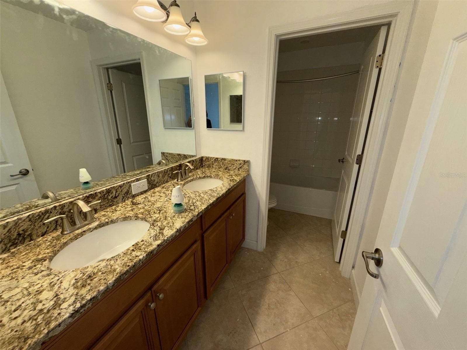 Single Family Residence at 950 TERRA VISTA ST, BRANDON, photo 13 of 17