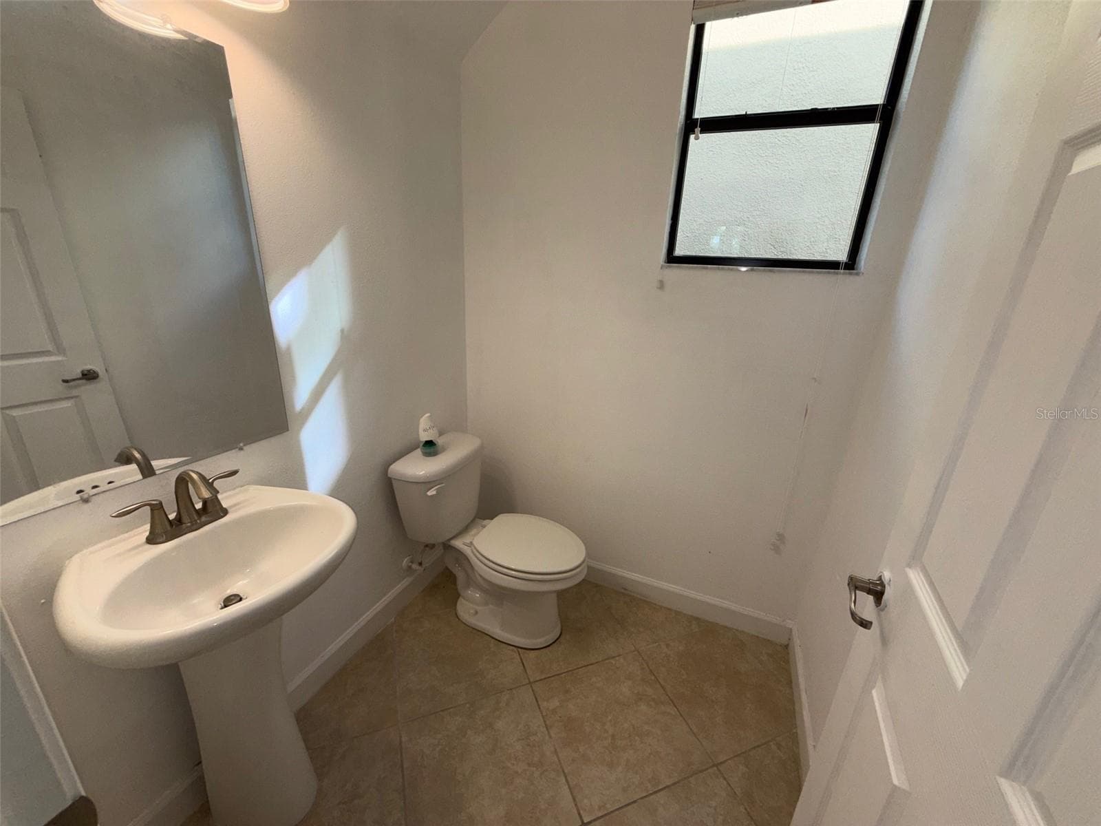 Single Family Residence at 950 TERRA VISTA ST, BRANDON, photo 14 of 17