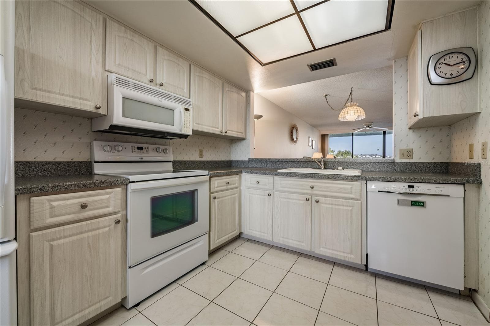 Lots of counter space - 11590 SHIPWATCH DR #347, LARGO