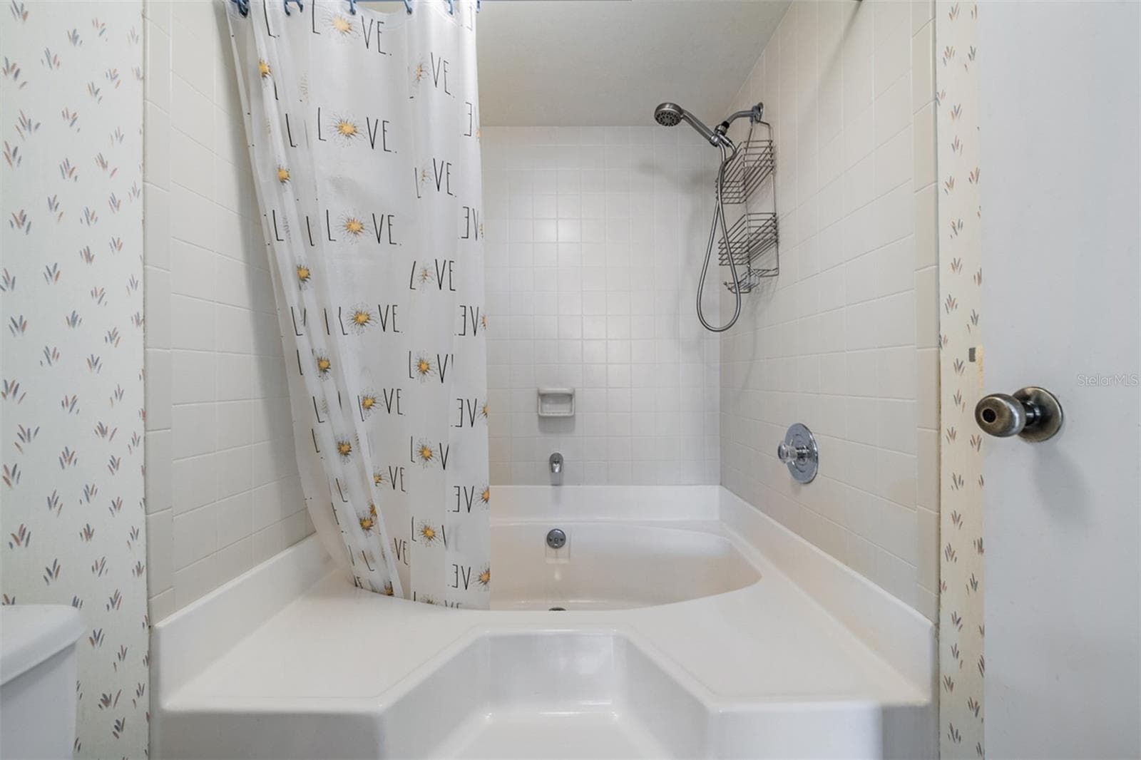 Tub/Shower combination - 11590 SHIPWATCH DR #347, LARGO