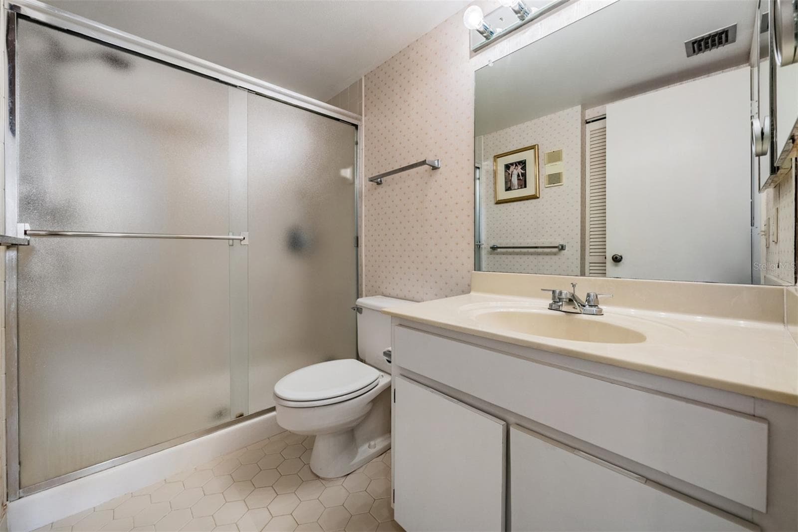Guest bath - 11590 SHIPWATCH DR #347, LARGO