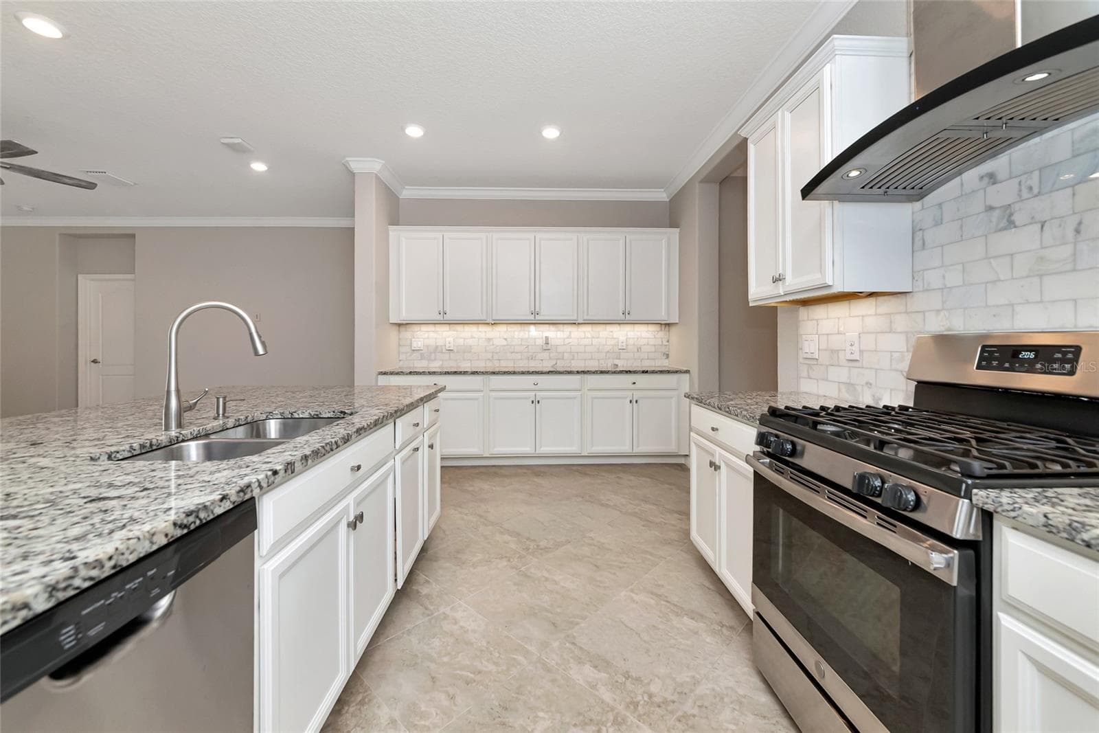 Single Family Residence at 10202 MARBELLA DR, BRADENTON, photo 13 of 68