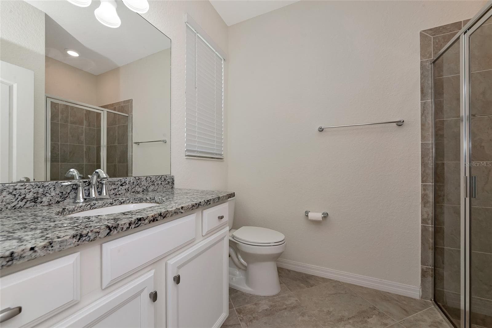 guest bathroom 1 - 10202 MARBELLA DR, BRADENTON