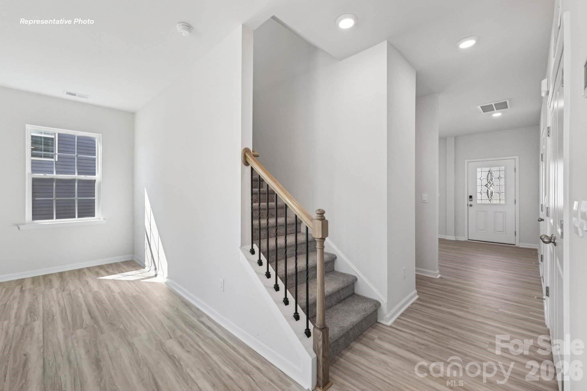 Single Family Residence at 552 Dazzle Loop, Newton, photo 9 of 64