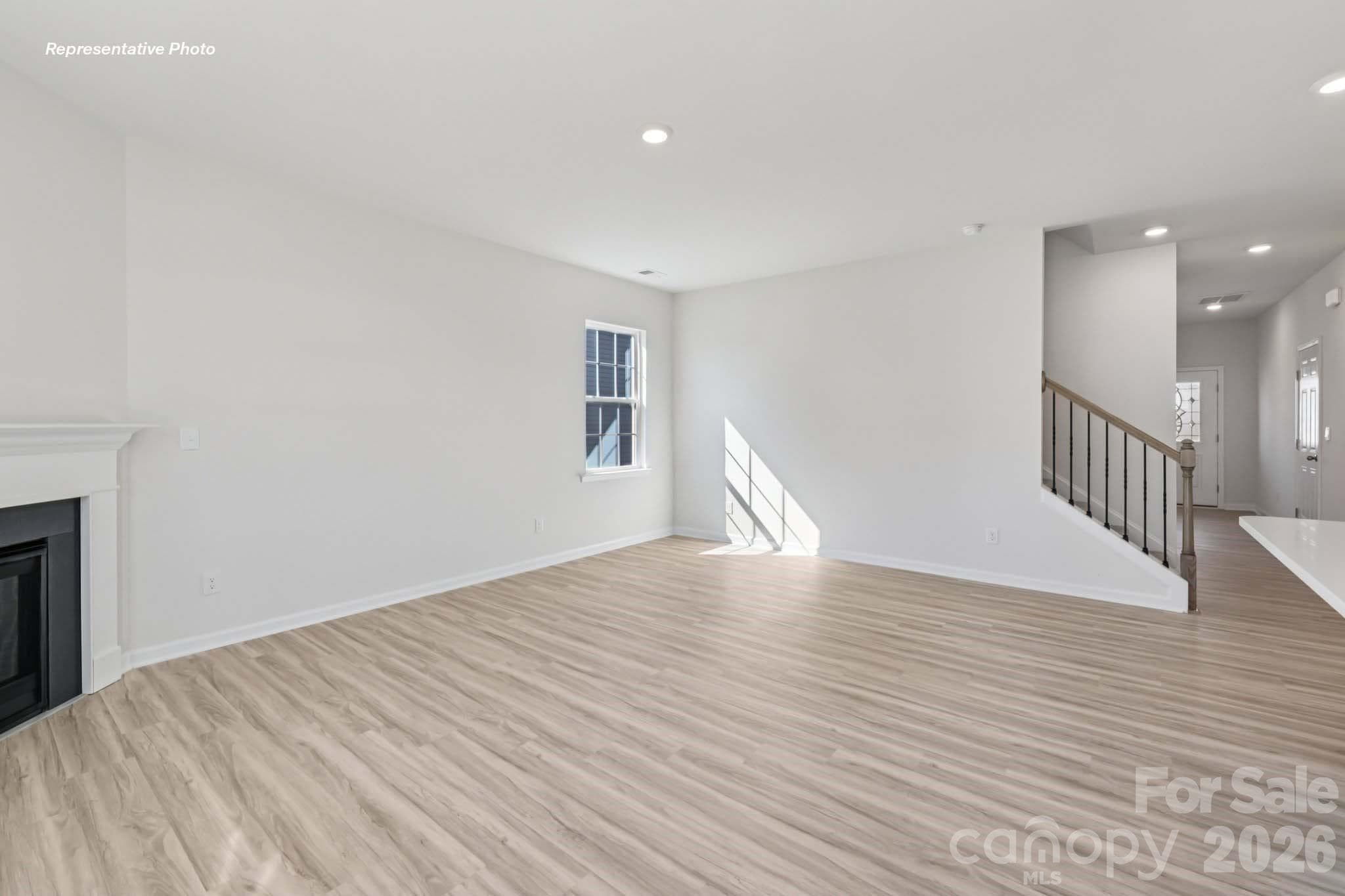 Single Family Residence at 552 Dazzle Loop, Newton, photo 11 of 64