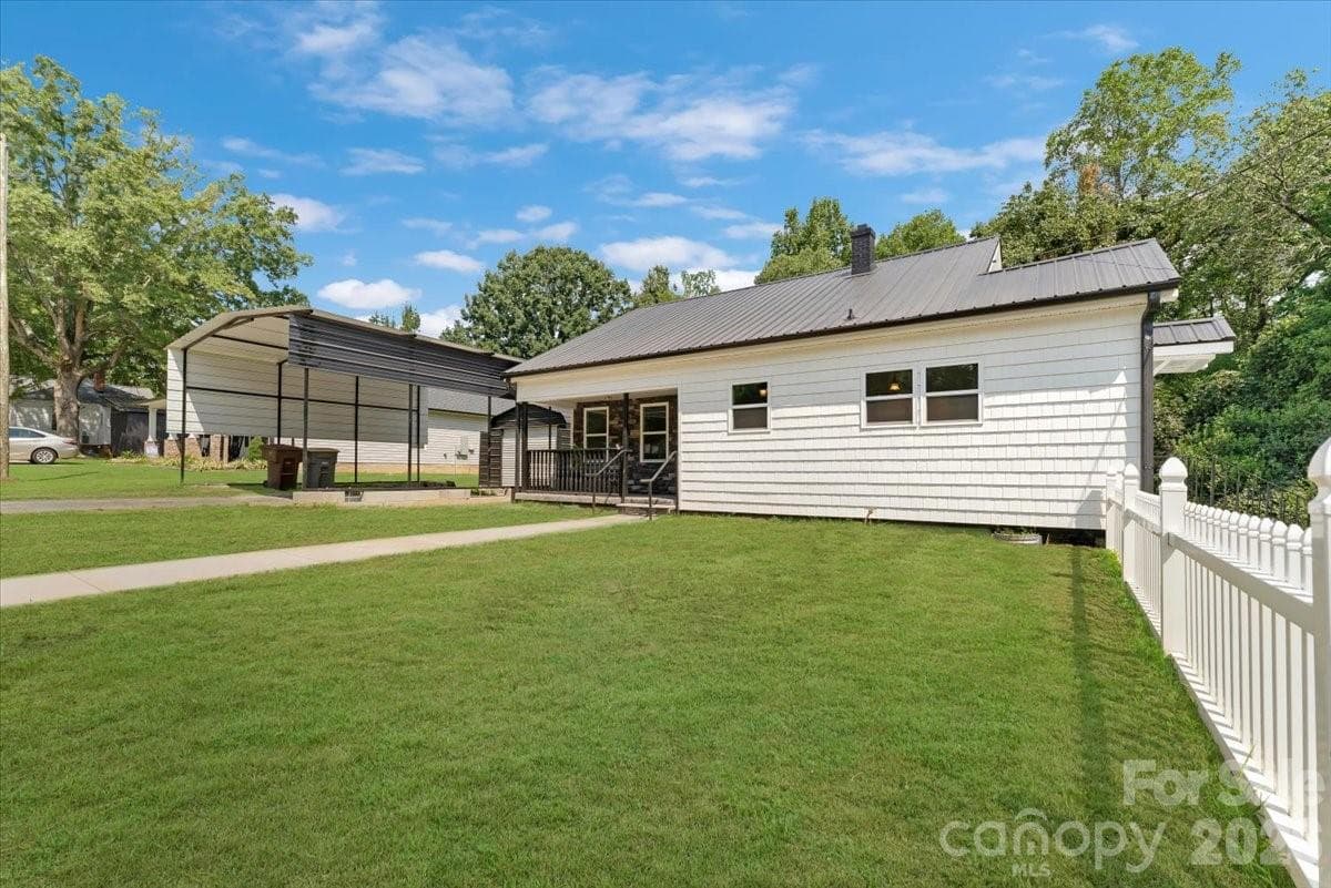 Single Family Residence at Kannapolis, photo 2 of 23