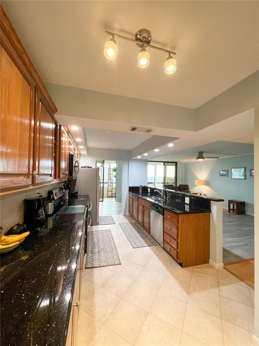 Condominium at 14810 RUE DE BAYONNE #7G, CLEARWATER, photo 6 of 56