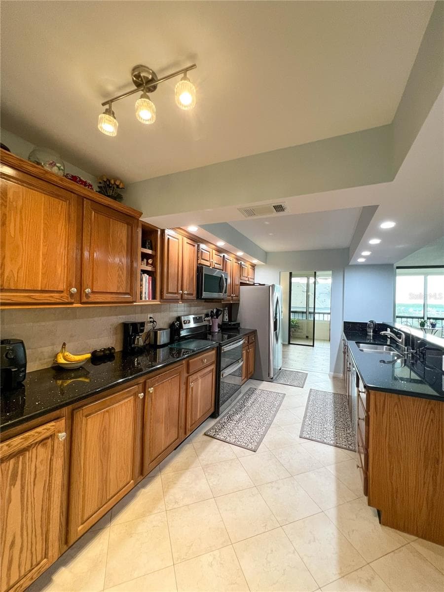 Condominium at 14810 RUE DE BAYONNE #7G, CLEARWATER, photo 8 of 56