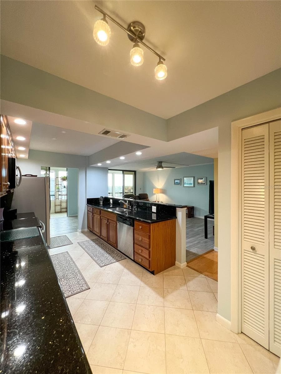 Condominium at 14810 RUE DE BAYONNE #7G, CLEARWATER, photo 10 of 56